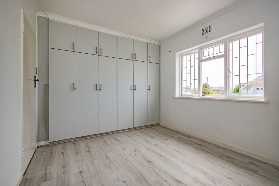 4 Bedroom Property for Sale in Bloubergrant Western Cape